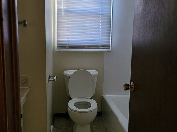 5th image of 3307 Burlingame Ave SW