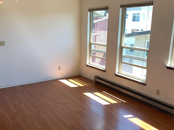 4230 8th Ave NE #303, Seattle, WA 98105