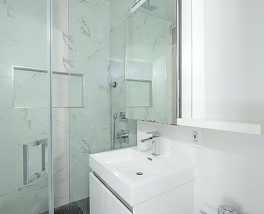 5th image of 237 E 54th St APT 2B