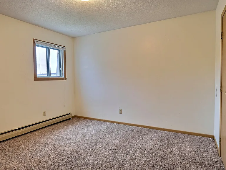 Fargo, ND Parkwest Gardens Apartment | Bedroom
