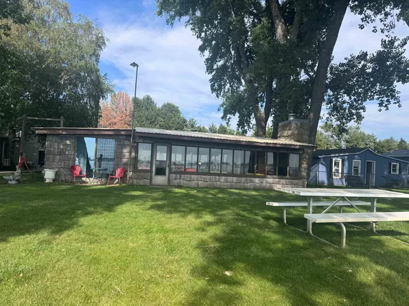 38 E Shore Dr #1, Johnson Lake, NE 68937