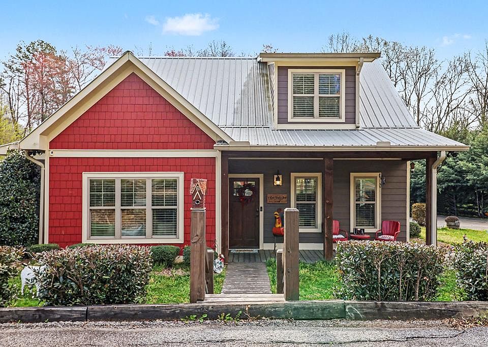 1st image of 584 Ada St