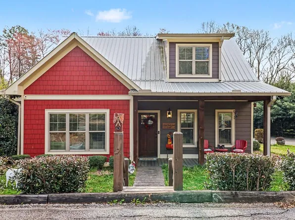 584 Ada St, Blue Ridge, GA 30513