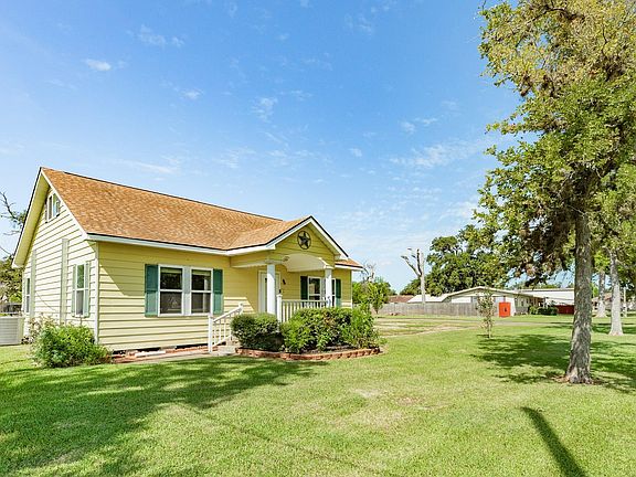 3rd image of 402 Goliad St #821