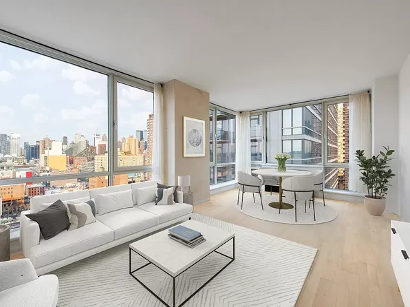 635 West 42nd Street image 10 of 17