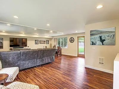 3 bed, 1150 sqft, $2,900 — Photo 3