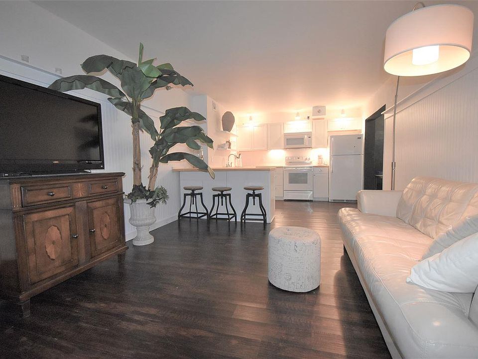 1st image of 224 E Garden St APT 149