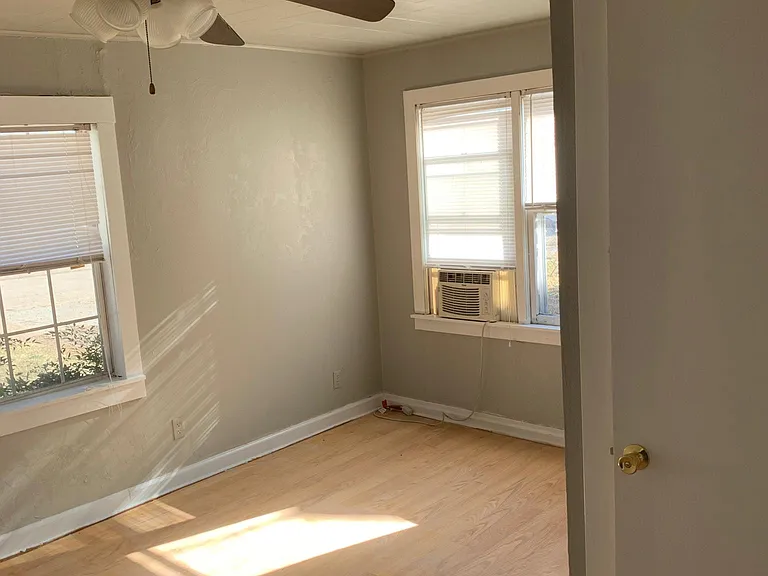 1208 N Philadelphia Ave — Photo 4