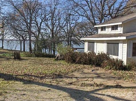 FABULOUS LAKEFRONT.