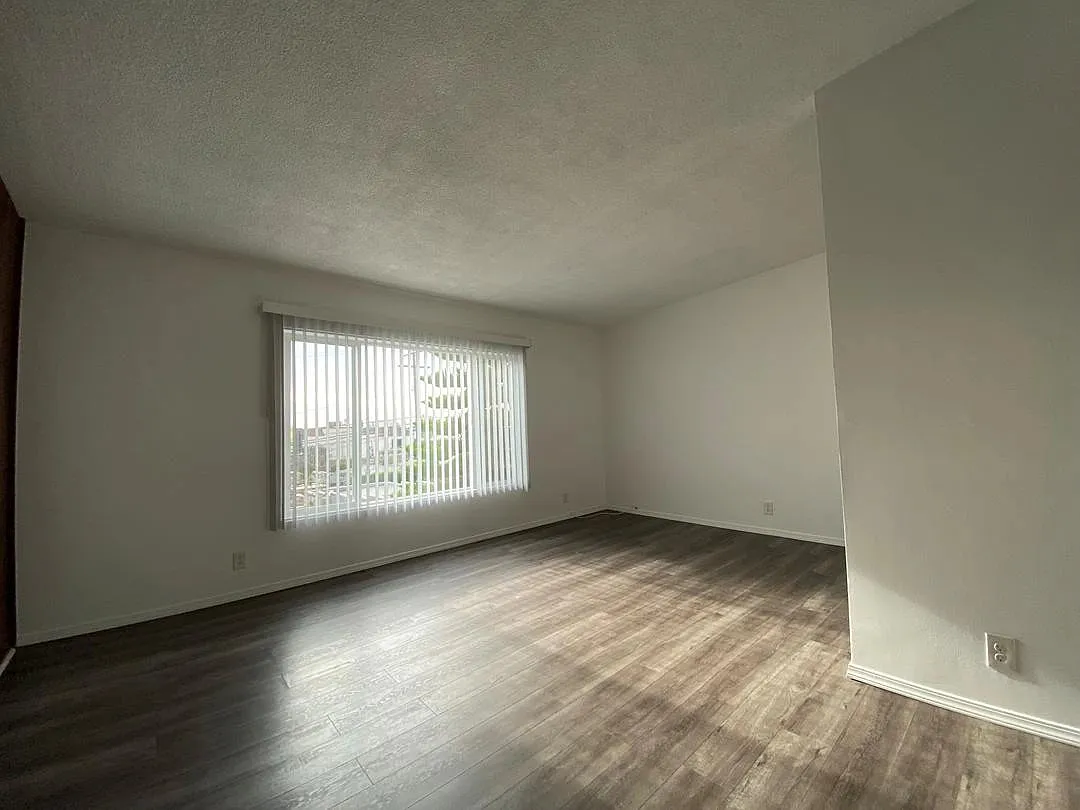 1 bed, 1.0 bath, $2,395 — Photo 2