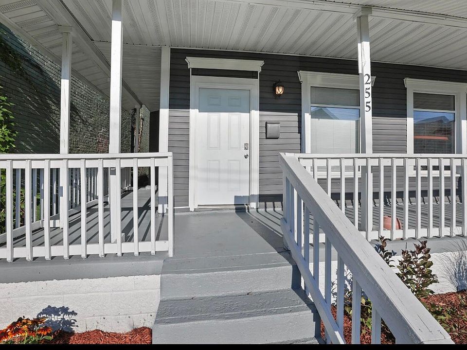 1st image of 255 E 18th Ave