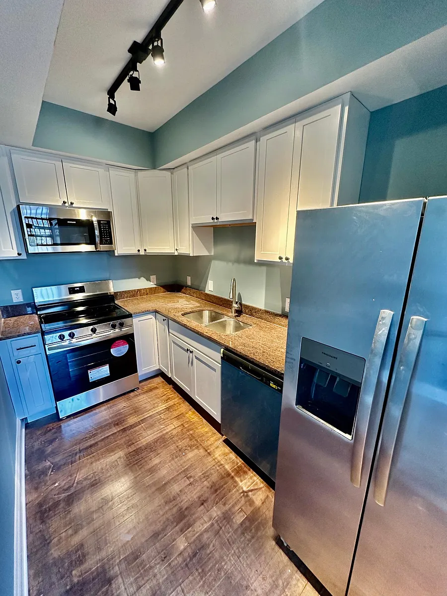 Building Photo - 5 5th St #101