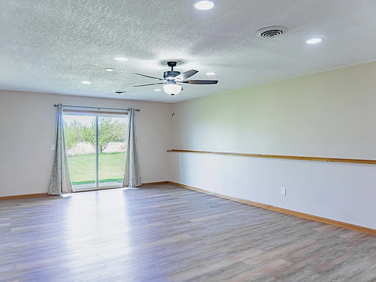 2112 Blake Ave — Photo 40