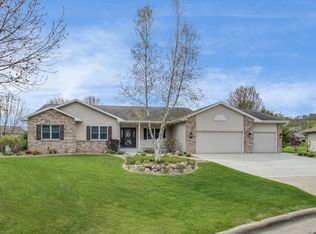 2149 Maplewood Dr, Onalaska, WI 54650