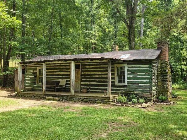 808 Enochs Rd, Mc Ewen, TN 37101