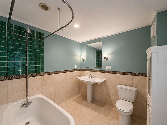 4th image of 50 Inman St