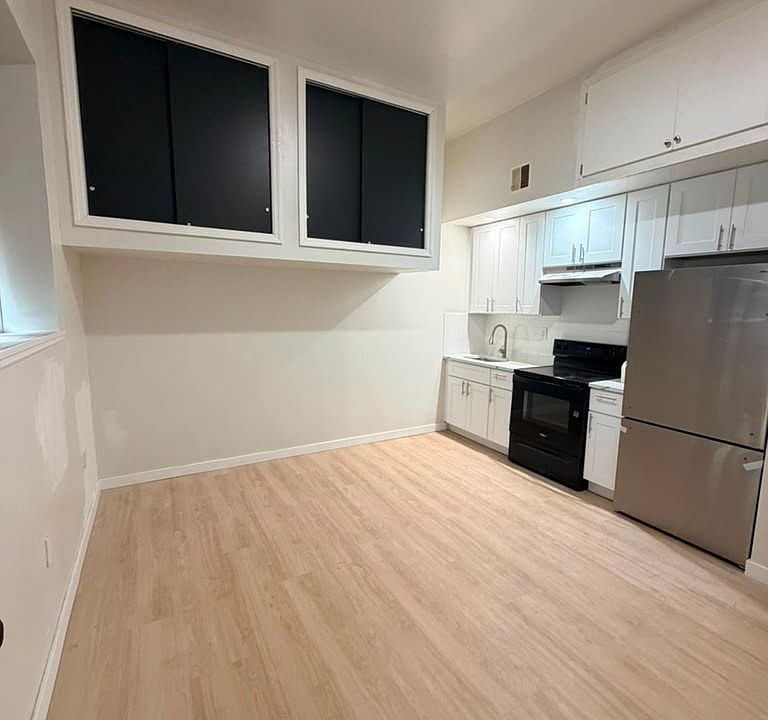 2nd image of 300 Broadway