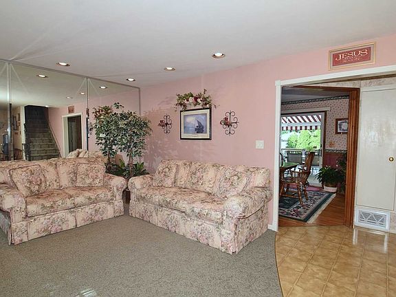 5th image of 120 Chapel Hill Dr