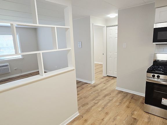 3rd image of 11013 S Lloyd Dr APT 4