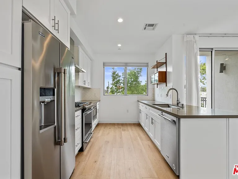 1060 S Bronson Ave #1 — Photo 7