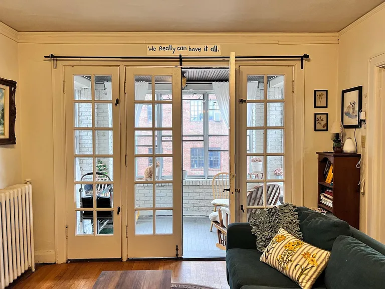 2558 Madison — Photo 11