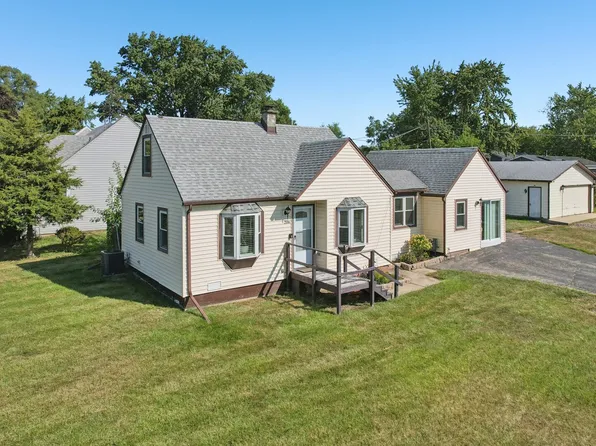 206 E Hawthorne Dr, Round Lake Beach, IL 60073