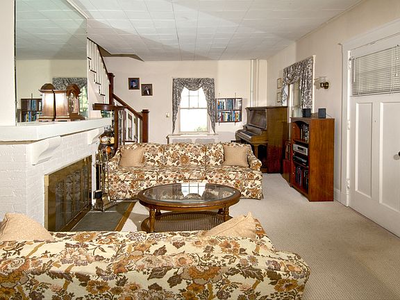 5th image of 24 Hillcrest Ave