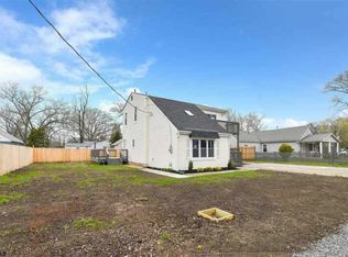 102 S Douglas Ave, Margate, NJ 08402