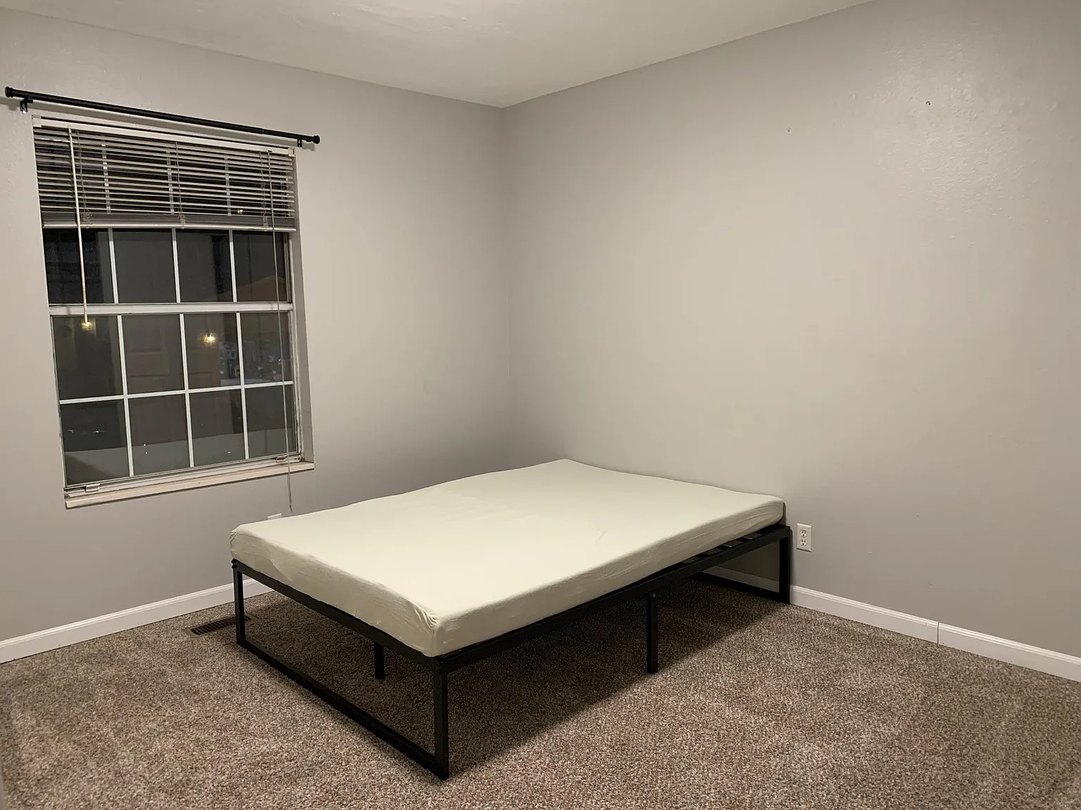 4 bed, 1938 sqft, $1,950 — Photo 3