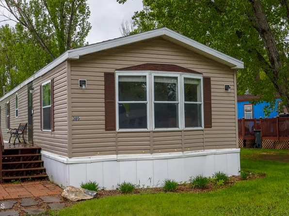 305 Oxford Dr, Bismarck, ND 58504