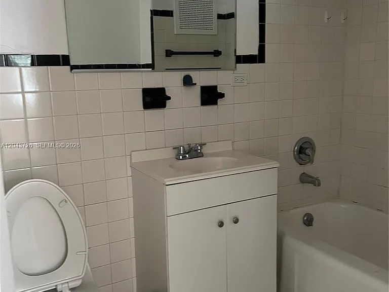 1895 SW 22nd St #5 — Photo 5
