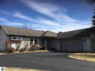 2906 Old Barn Rd, Traverse City, MI 49685