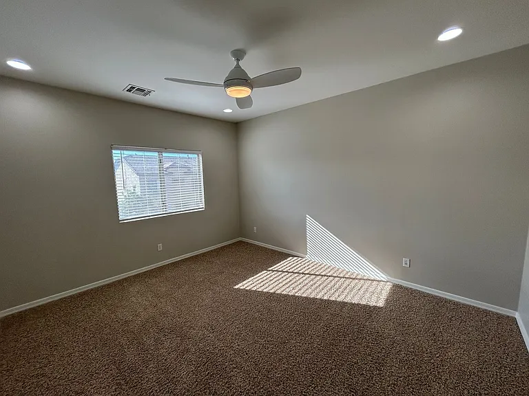 5411 W Rowel Rd — Photo 21
