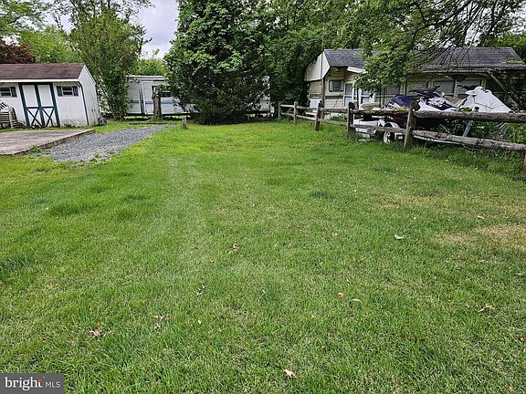 2nd image of 329-330 Nemaha Lane Gln #3