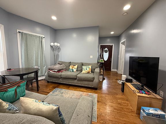 3rd image of 82 Georgia Ave #1