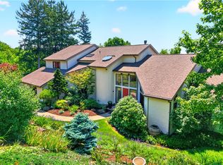 2682 Oak Hill Dr, Allison Park, PA 15101