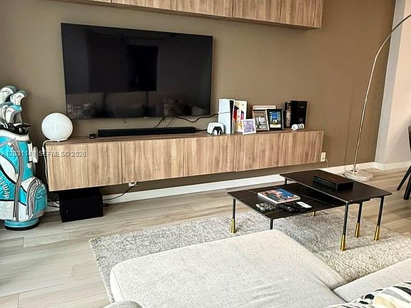2nd image of 100 Bayview Dr APT 912