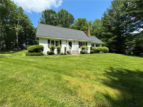 1050 Jessup Forest Dr, Pinnacle, NC 27043