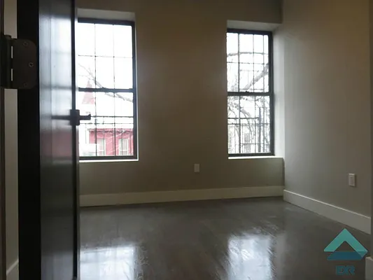 Rented by EXR | media 19