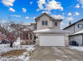 240 NW Cove Dr, Chestermere, AB T1X1E5