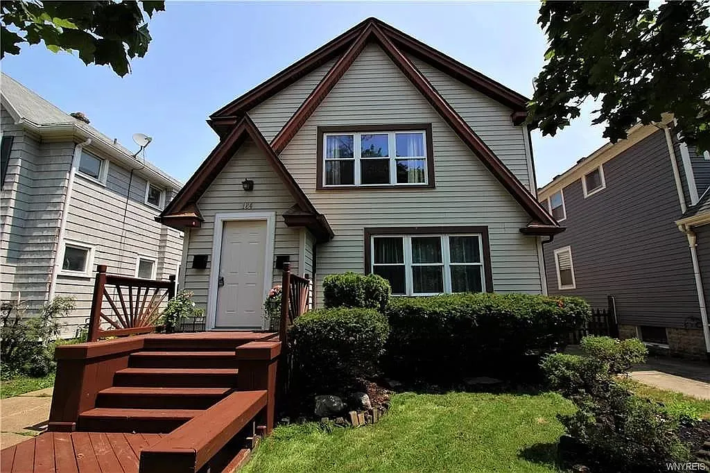 3 bed, 1200 sqft, $1,900 — Photo 1