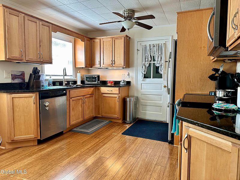 5th image of 1043 Bill Road