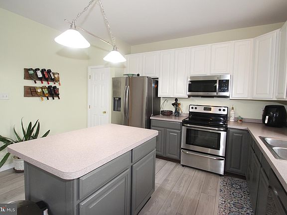 5th image of 35 Marble House Dr