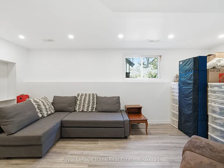 26 Fallingbrook Cres — Photo 31