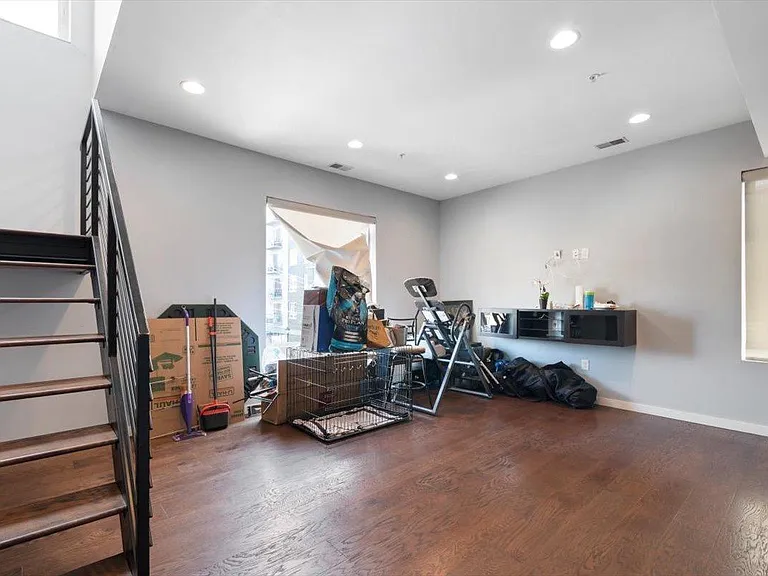 227 W Thompson St #D — Photo 17