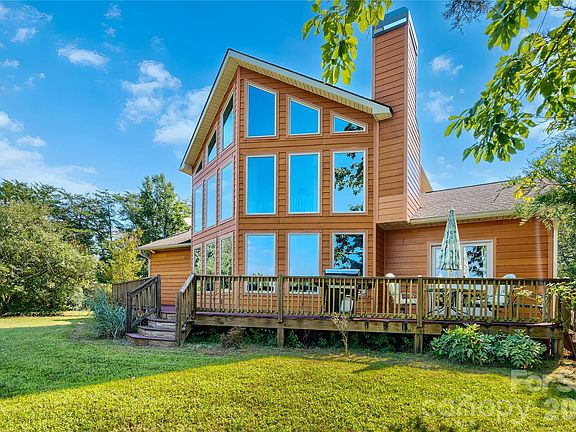 4th image of 296 Acorn Ln