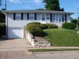 1325 Cummins St, Dubuque, IA 52001