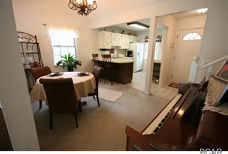 321 Courtford Dr — Photo 2