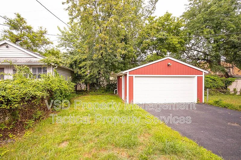 4 bed, 1.5 bath, 1488 sqft, $1,695 — Photo 4