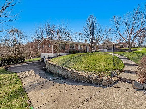 4th image of 201 W Dilcrest Cir